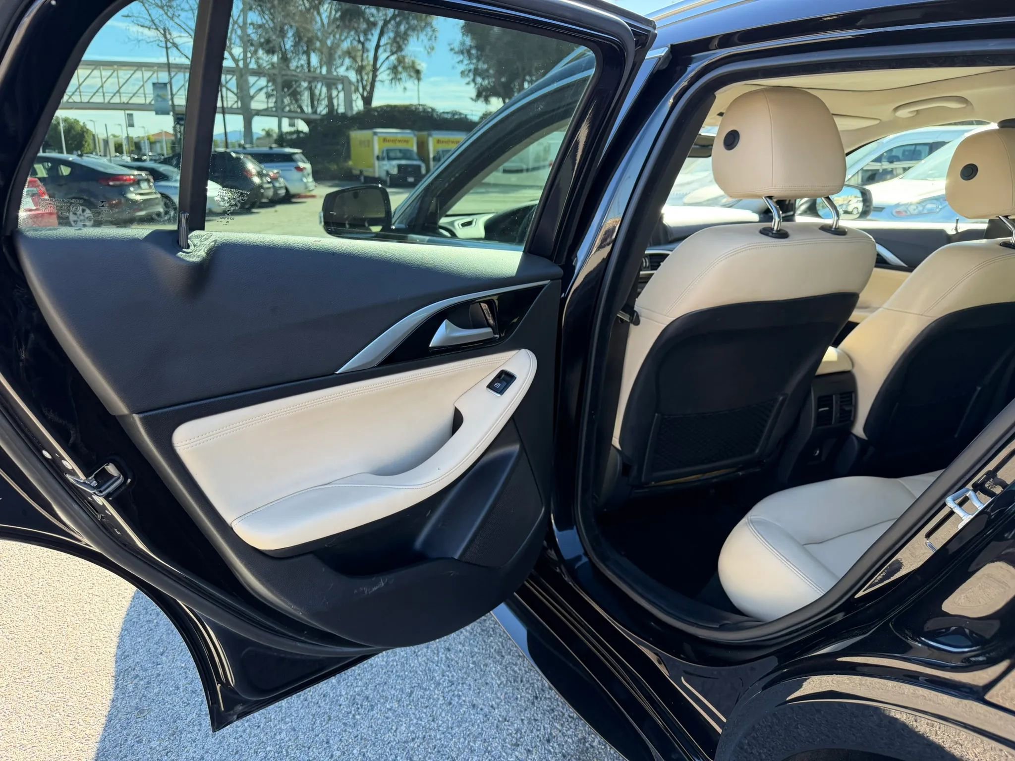 Used 2017 INFINITI QX30 Premium w/ Navigation Package image 17