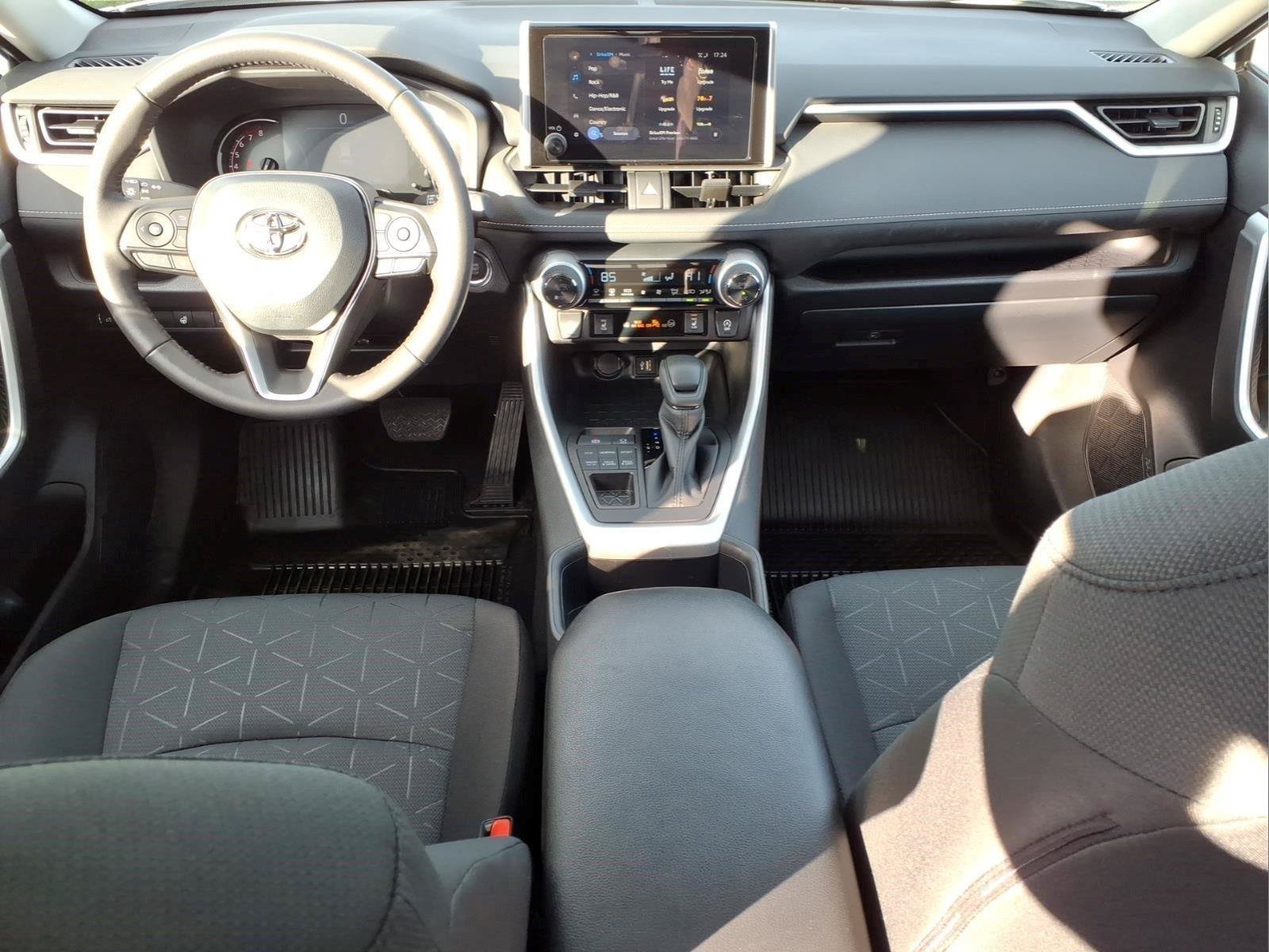 Used 2025 Toyota RAV4 XLE w/ Convenience Package AWD/4WD image 7