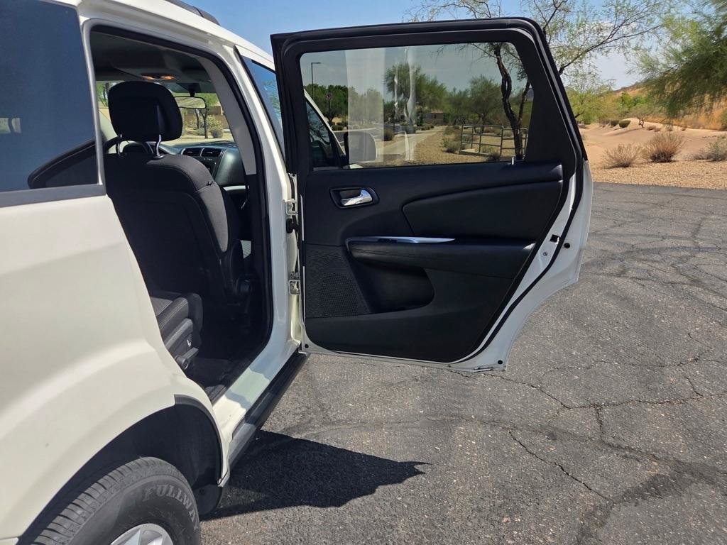 Used 2015 Dodge Journey SXT w/ Flexible Seating Group FWD image 19