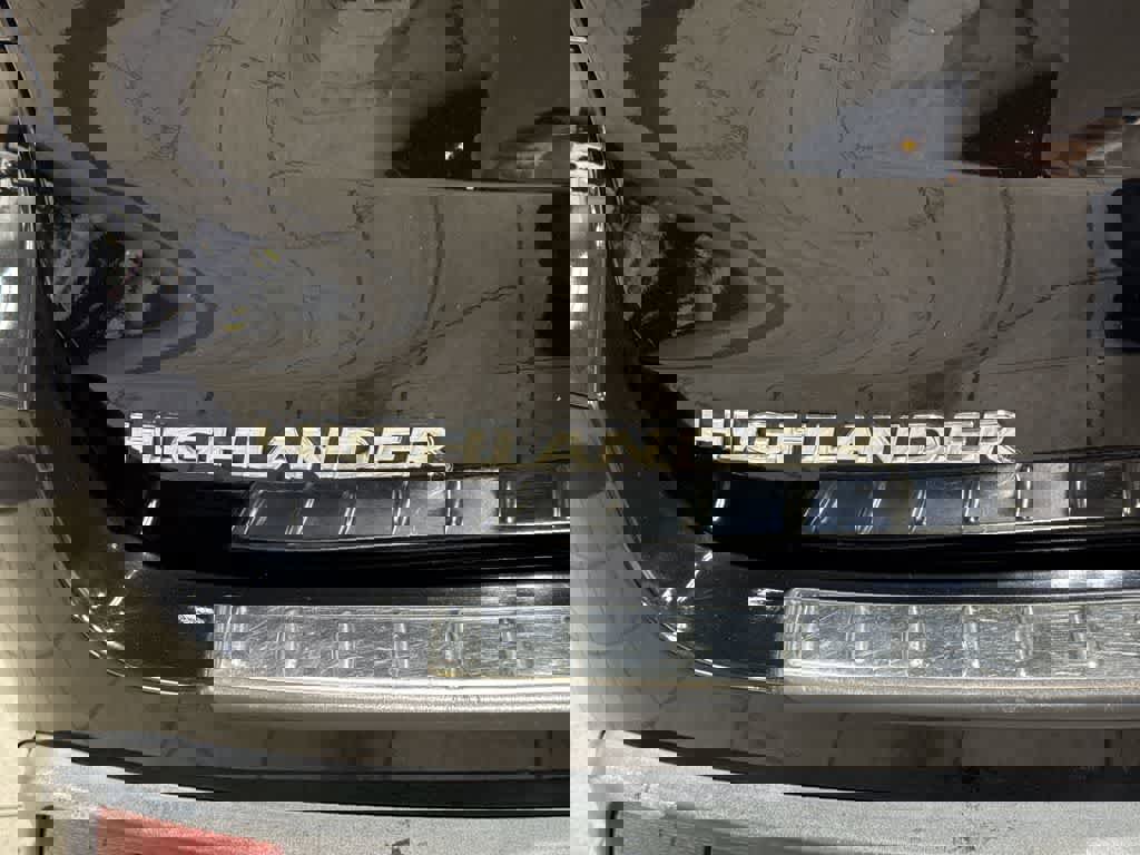 Used 2019 Toyota Highlander XLE w/ Protection Package #3 AWD/4WD image 28