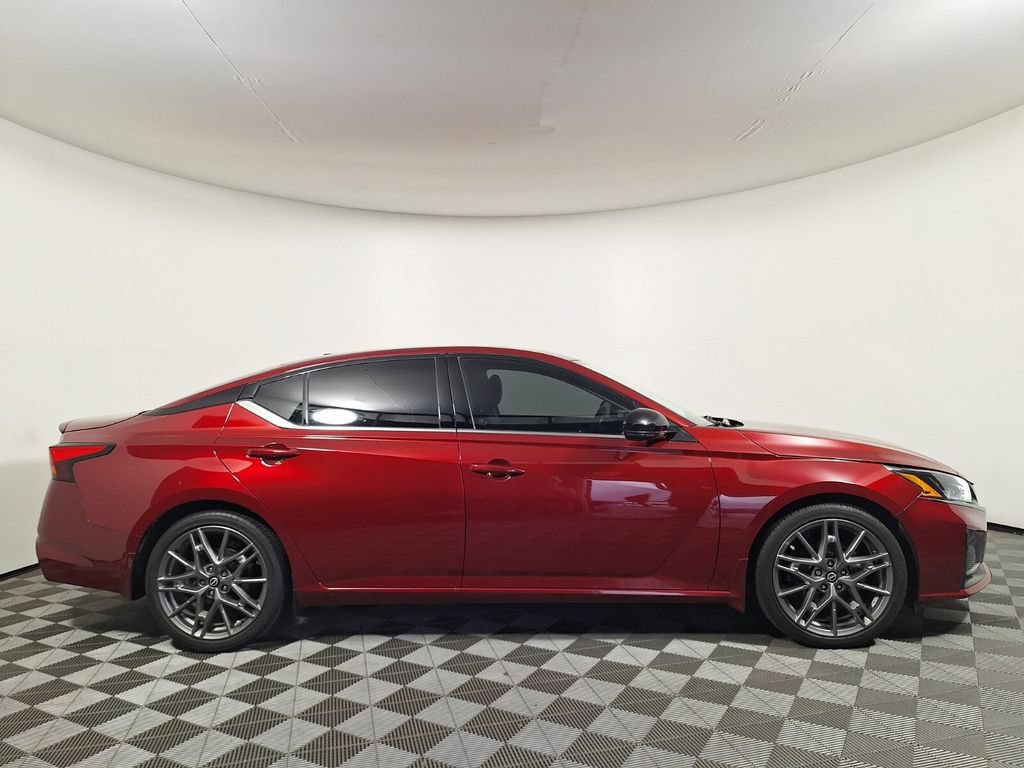Used 2024 Nissan Altima 2.0 SR FWD image 4