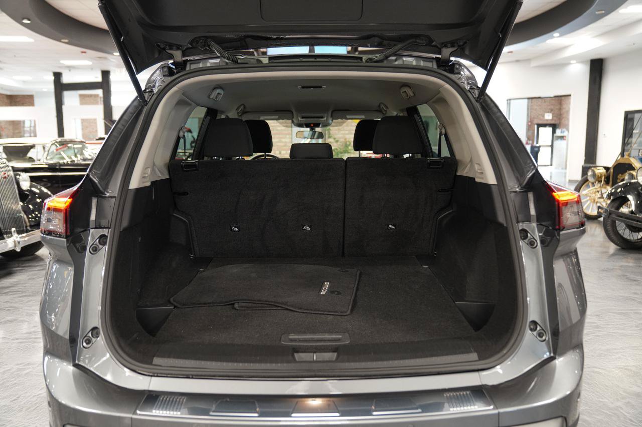 Used 2024 Nissan Rogue S AWD/4WD image 18