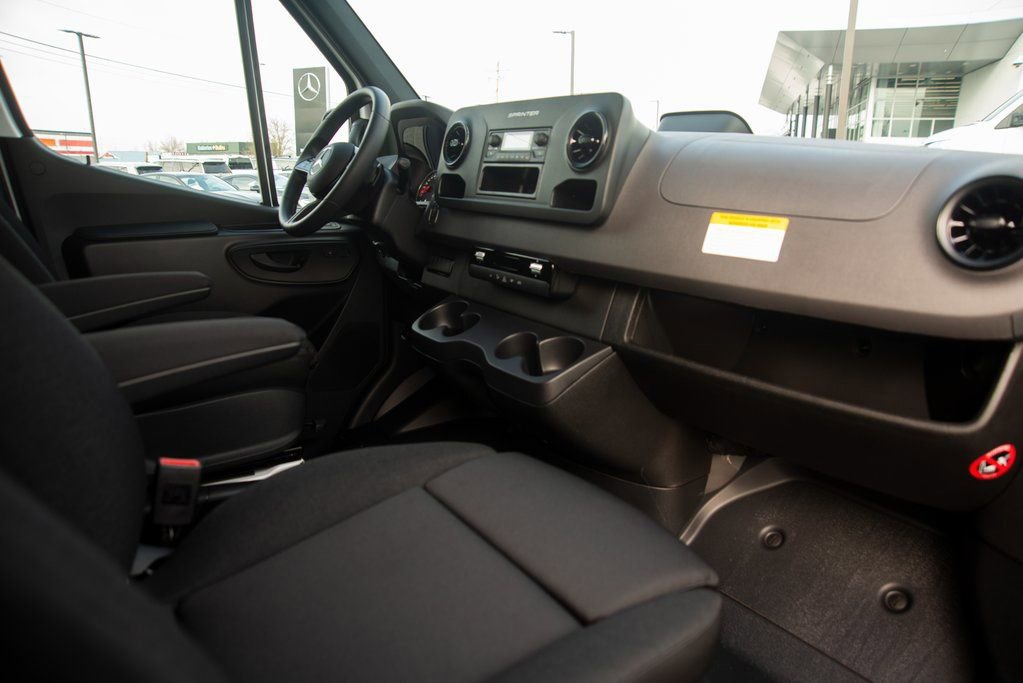 Used 2025 Mercedes-Benz Sprinter 2500 image 33