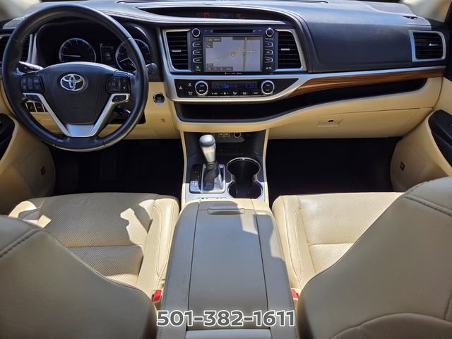 Used 2019 Toyota Highlander Limited Platinum FWD image 16