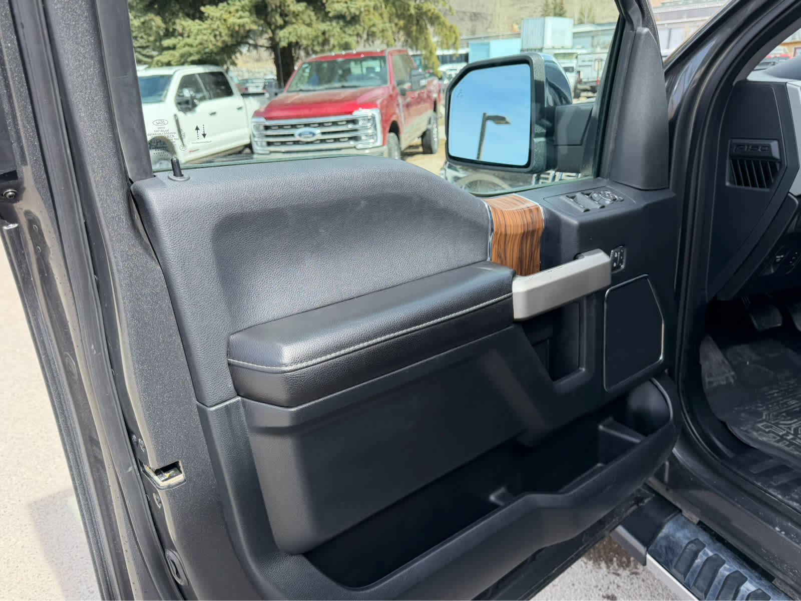 Used 2019 Ford F150 Lariat w/ Equipment Group 502A Luxury image 28