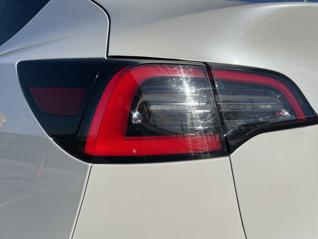 Used 2021 Tesla Model Y Long Range image 6