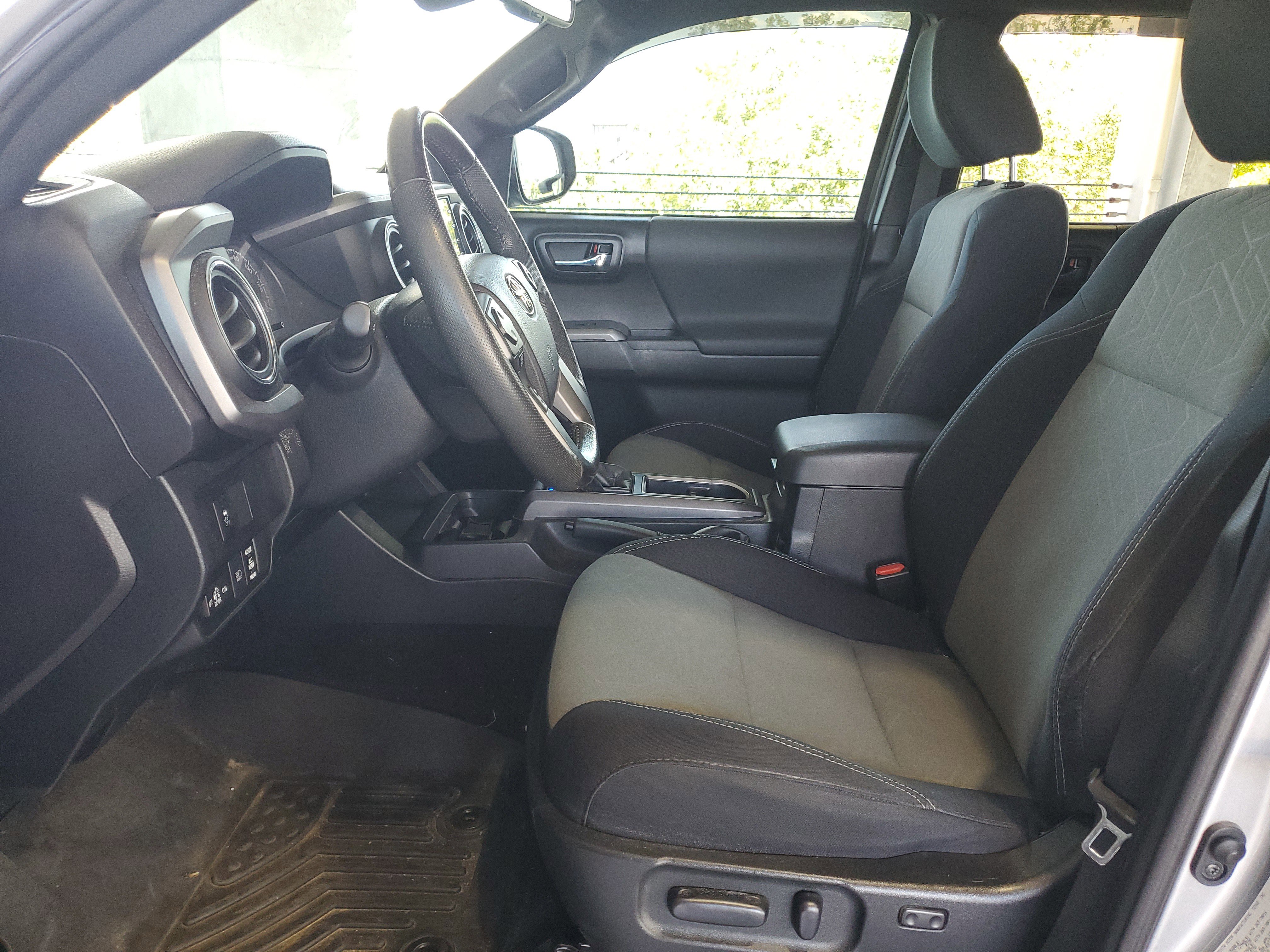 Used 2021 Toyota Tacoma TRD Off-Road w/ Technology Package AWD/4WD image 17