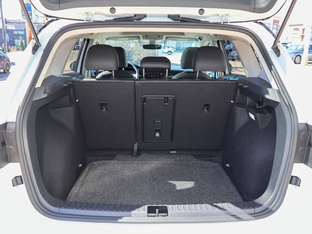 Certified 2025 Volkswagen Taos SE FWD image 10