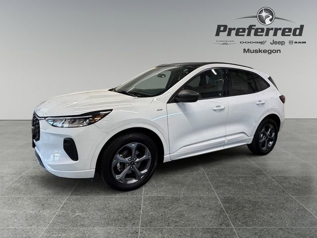 Used 2023 Ford Escape ST-Line w/ Tech Pack #1 AWD/4WD image 10