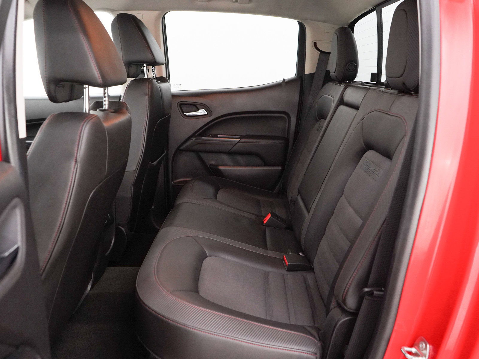 Used 2015 GMC Canyon SLE AWD/4WD image 17