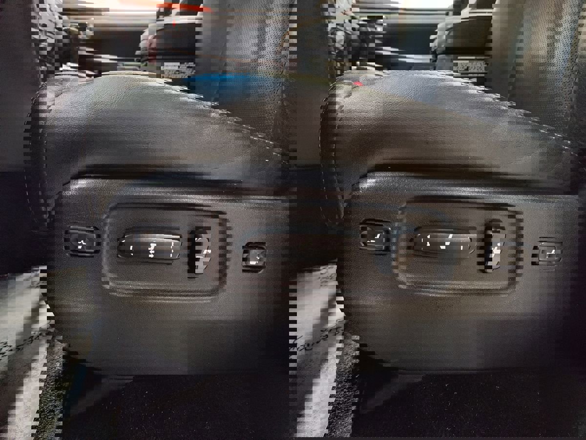 Used 2015 Lexus LX 570 4WD w/ Luxury Package image 30