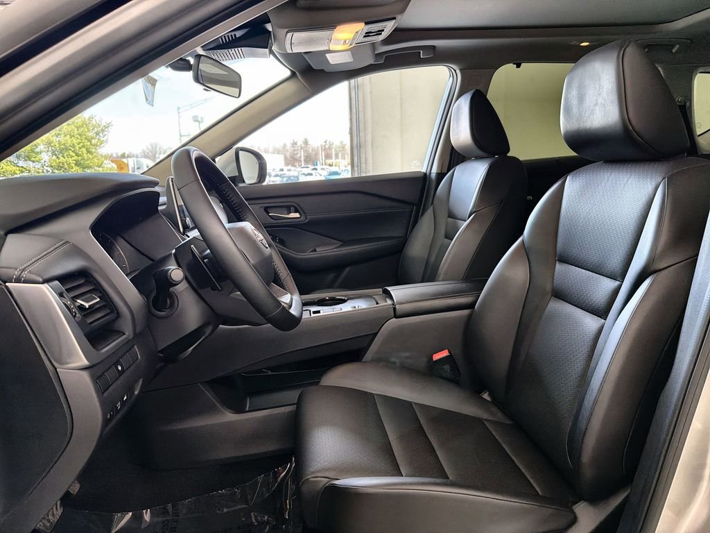 Certified 2025 Nissan Rogue SV w/ SV Premium Package image 21