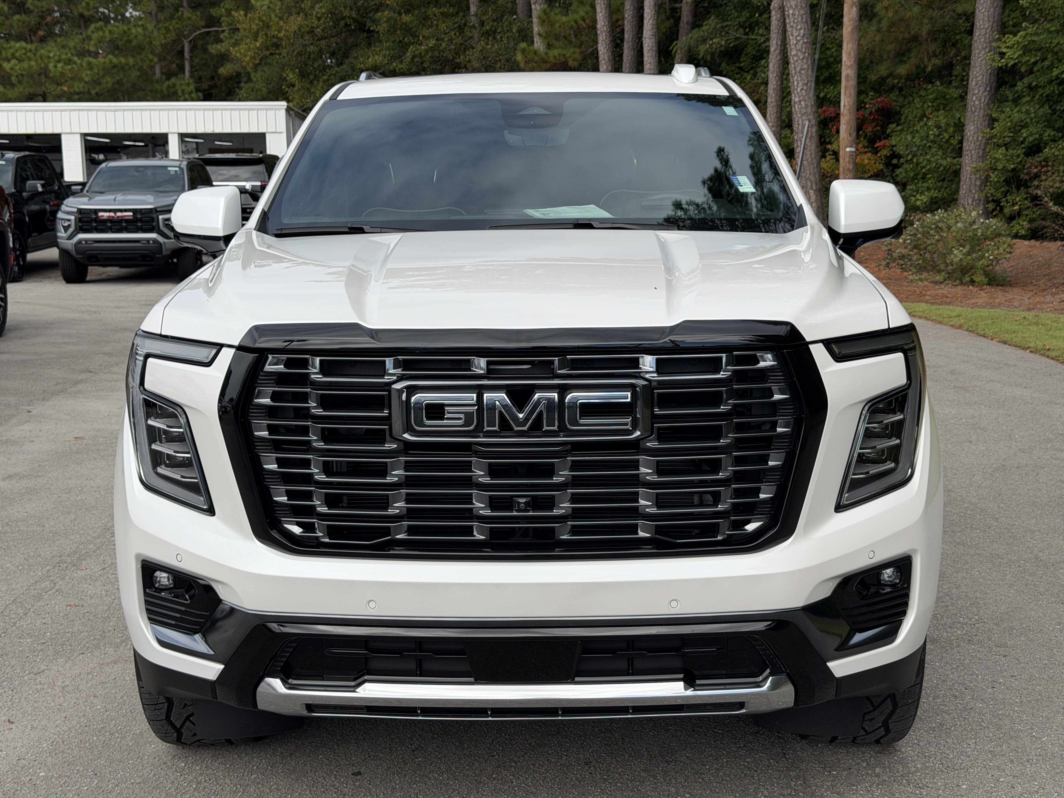 Used 2025 GMC Yukon Denali Ultimate AWD/4WD image 8