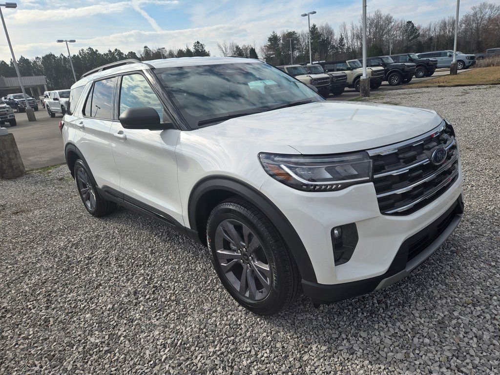 New 2026 Ford Explorer Active w/ Active Comfort Package image 2