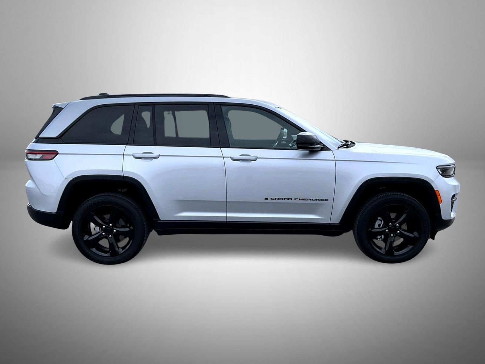 Used 2024 Jeep Grand Cherokee Altitude image 4