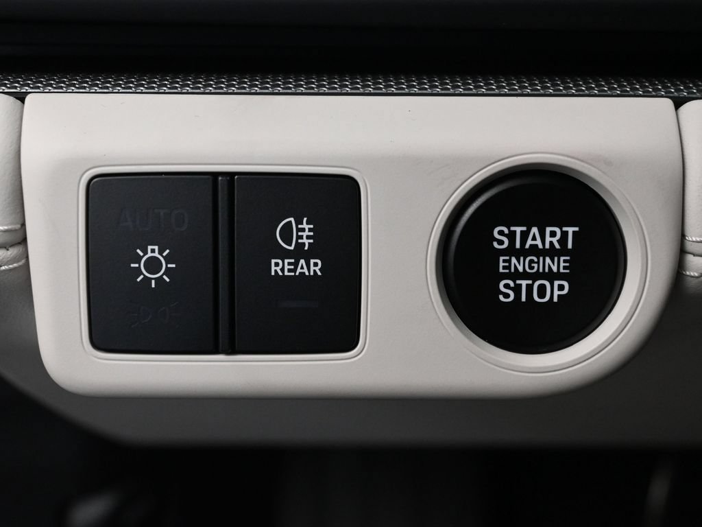 Certified 2026 Porsche Panamera image 22