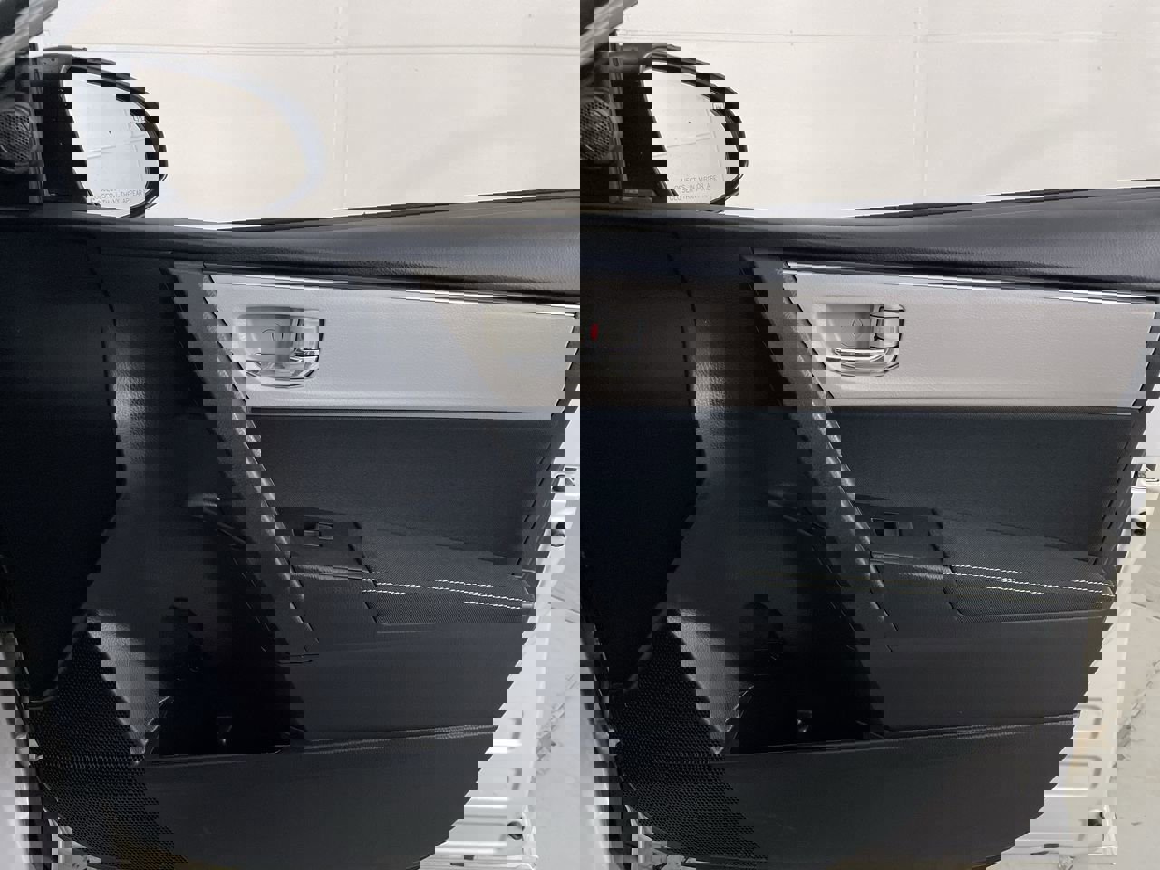 Used 2017 Toyota Corolla LE image 22