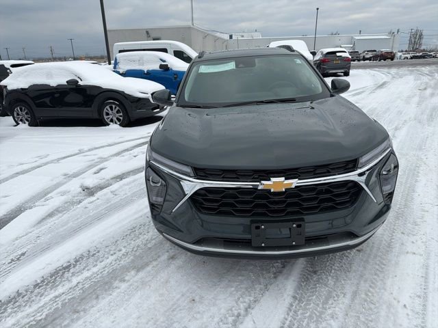 New 2026 Chevrolet Trax LT w/ Sunroof Package image 3
