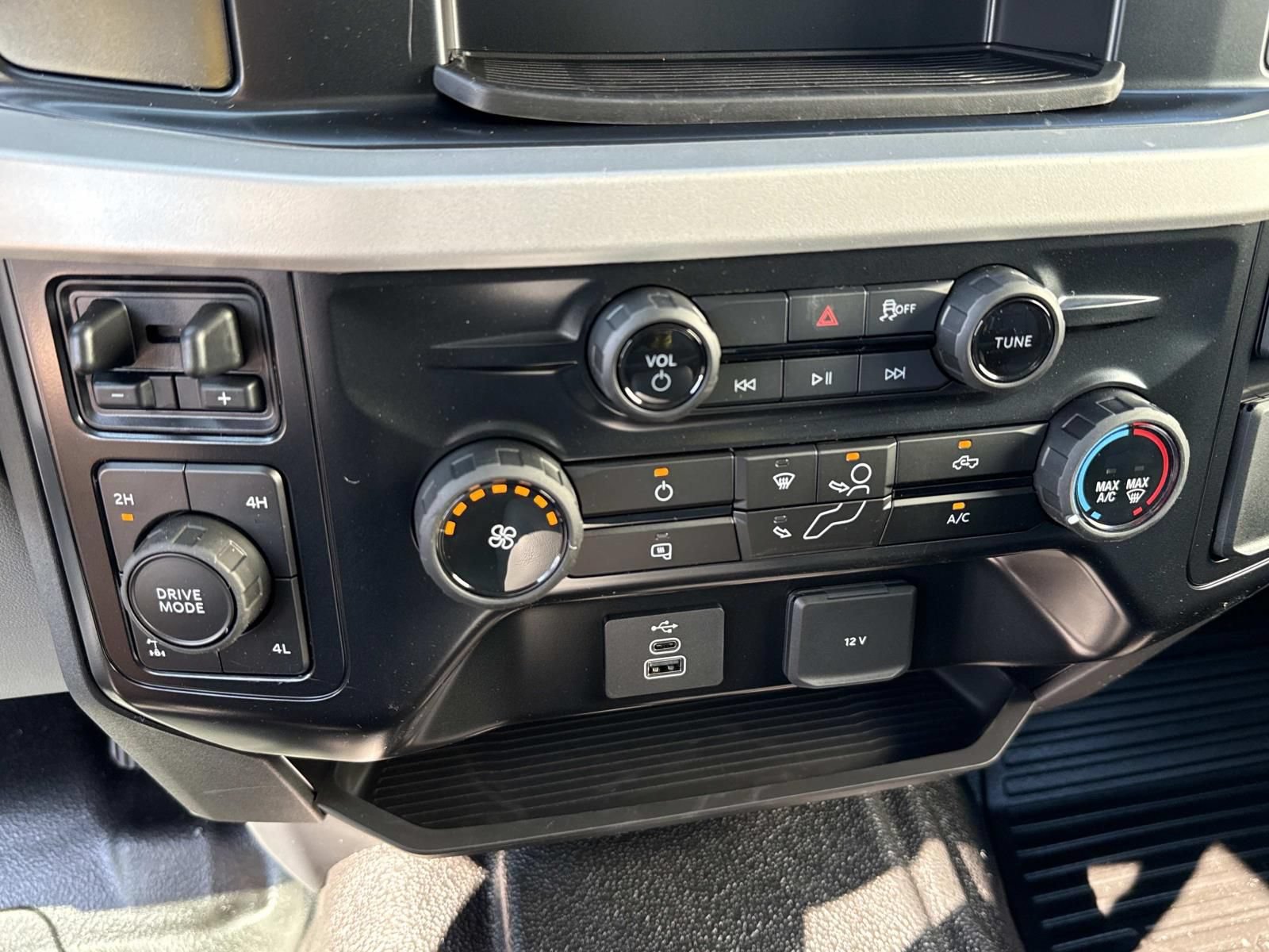 New 2026 Ford F250 XL w/ FX4 Off-Road Package AWD/4WD image 16