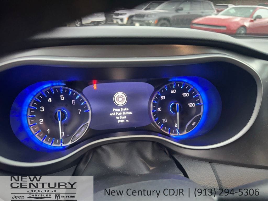 Used 2024 Chrysler Pacifica Touring-L FWD image 18
