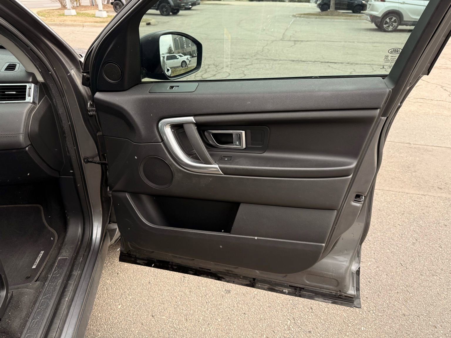 Used 2016 Land Rover Discovery Sport SE image 12