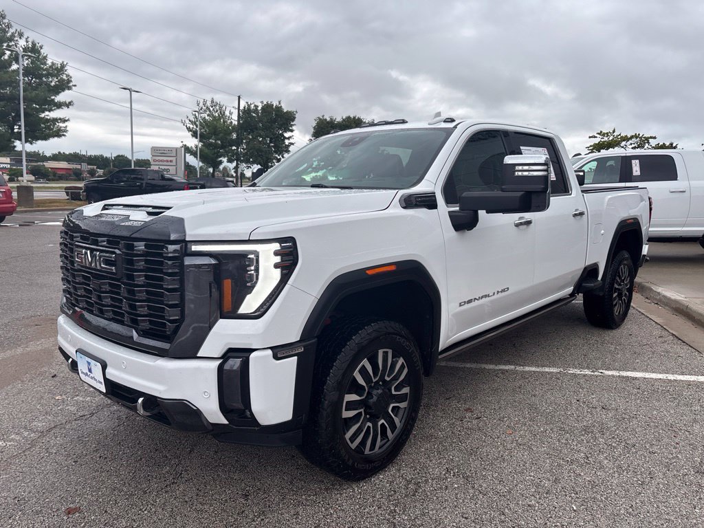 Used 2024 GMC Sierra 3500 Denali Ultimate AWD/4WD image 4