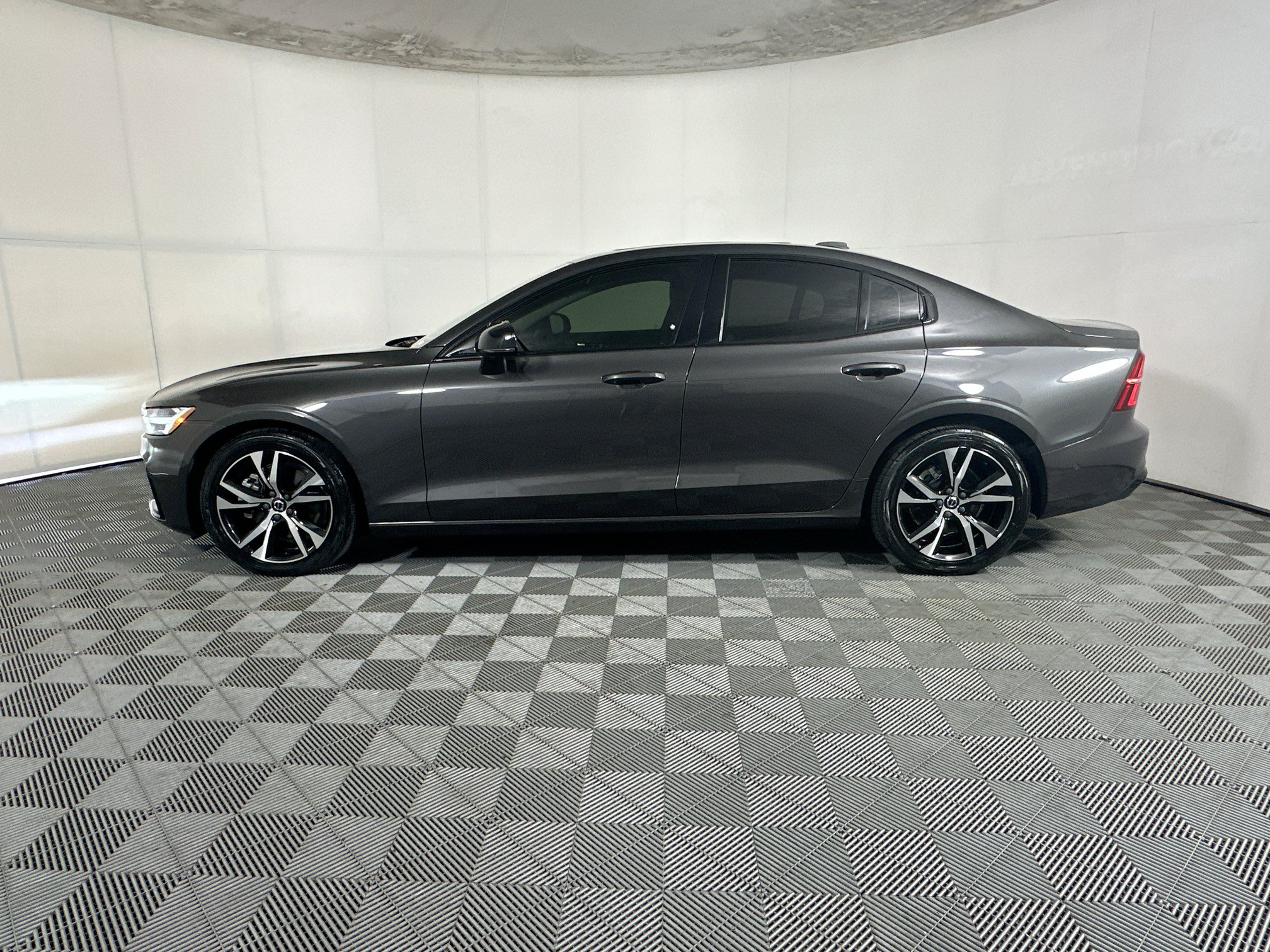 Used 2025 Volvo S60 B5 Plus w/ Protection Package Premier FWD image 6