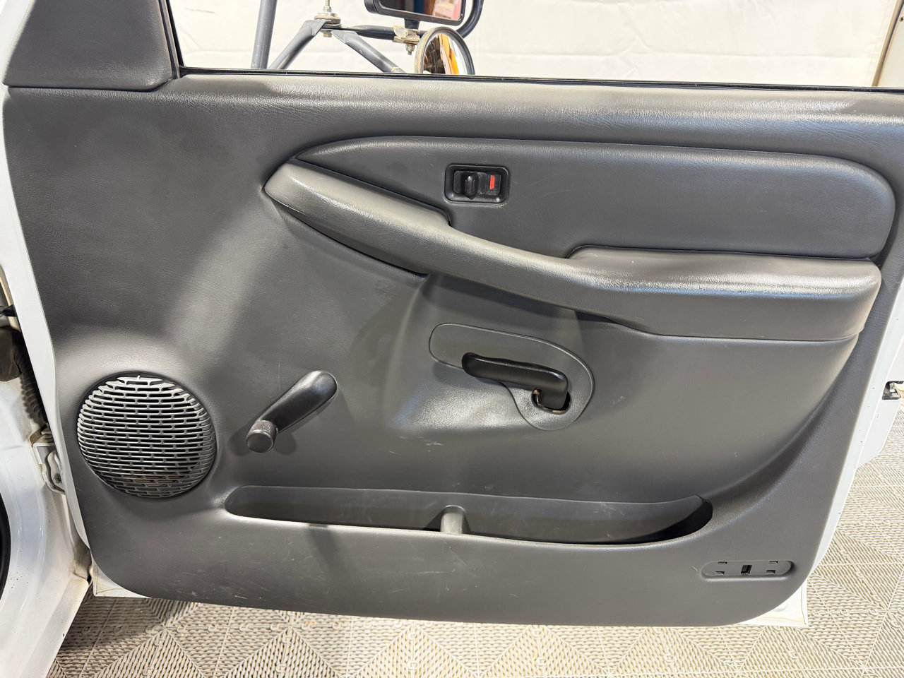 Used 2004 GMC Sierra 3500 W/T w/ Heavy-Duty Power Package image 12