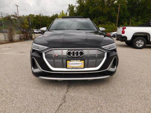 Used 2022 Audi e-tron S Premium Plus AWD/4WD image 3
