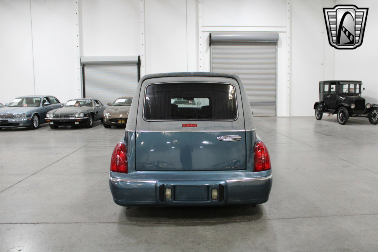 Used 2001 Lincoln Town Car Executive image 4