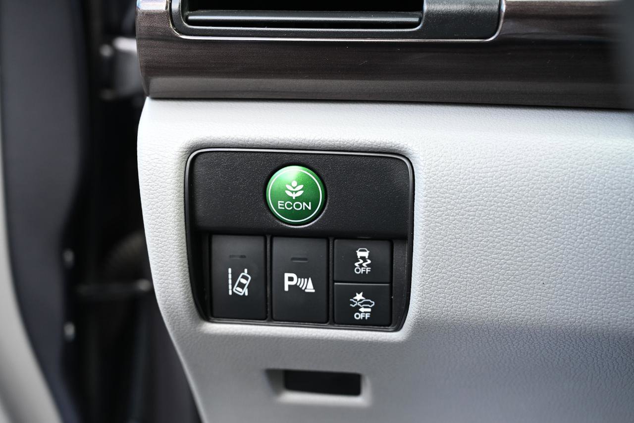 Used 2016 Honda Accord Touring image 12