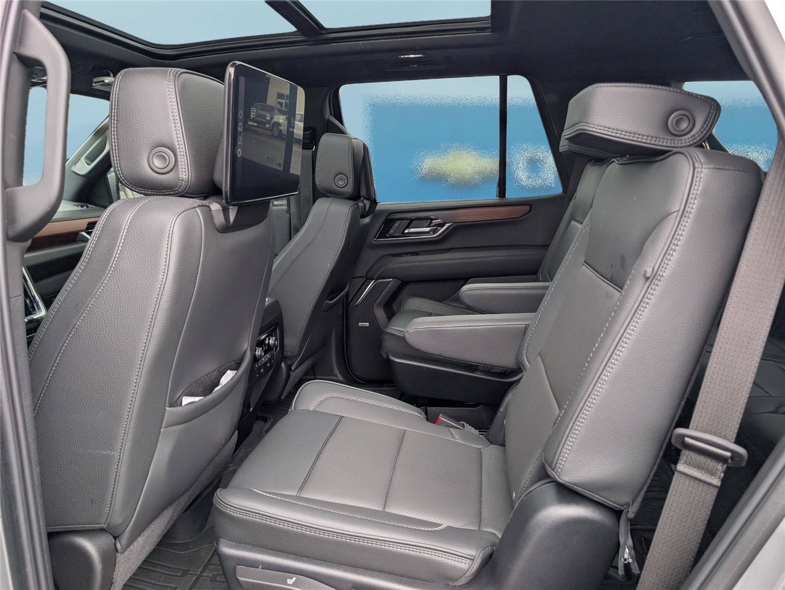Used 2025 GMC Yukon Denali w/ Advanced Technology Package AWD/4WD image 15