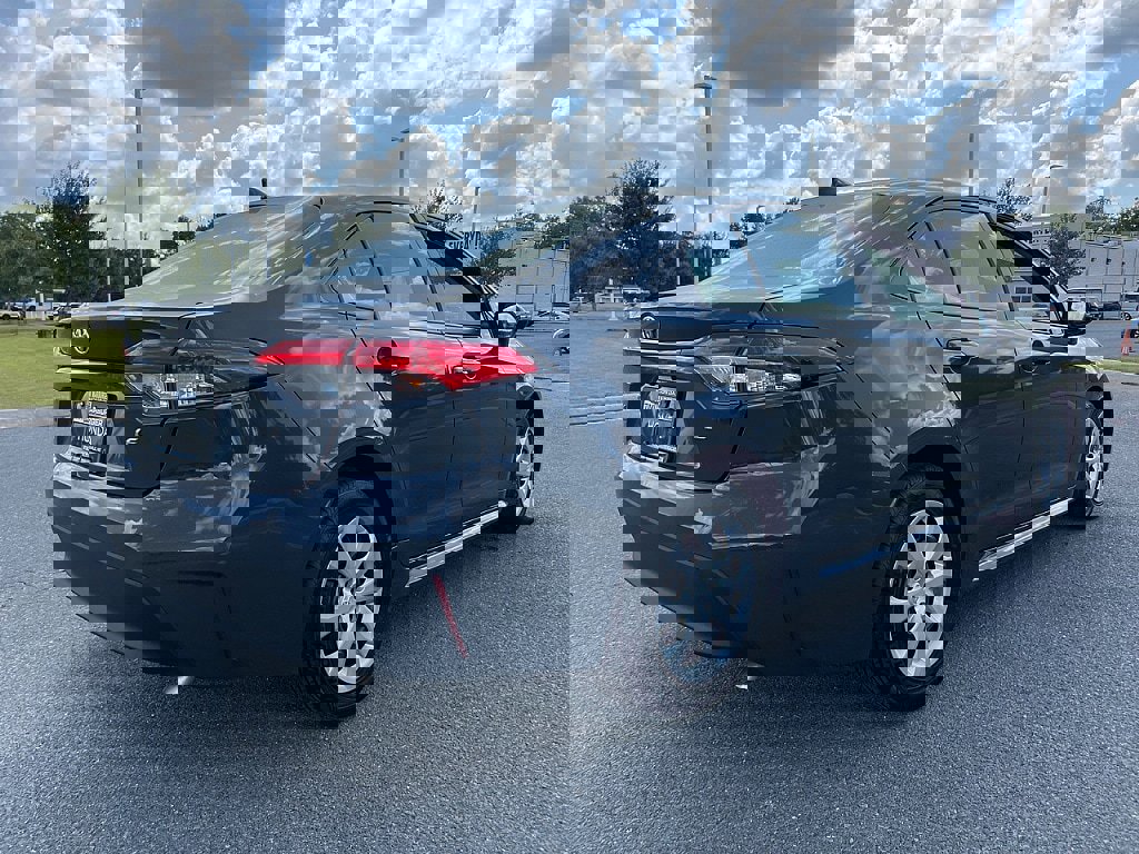 Used 2023 Toyota Corolla LE image 3