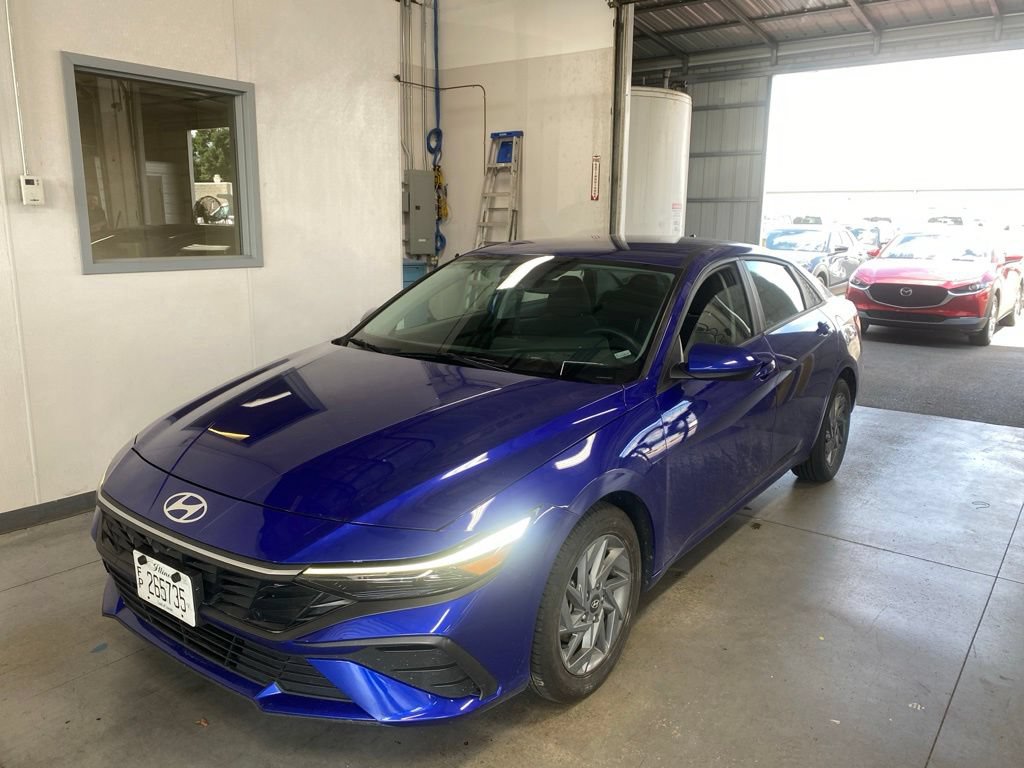 Used 2024 Hyundai Elantra SEL FWD image 2