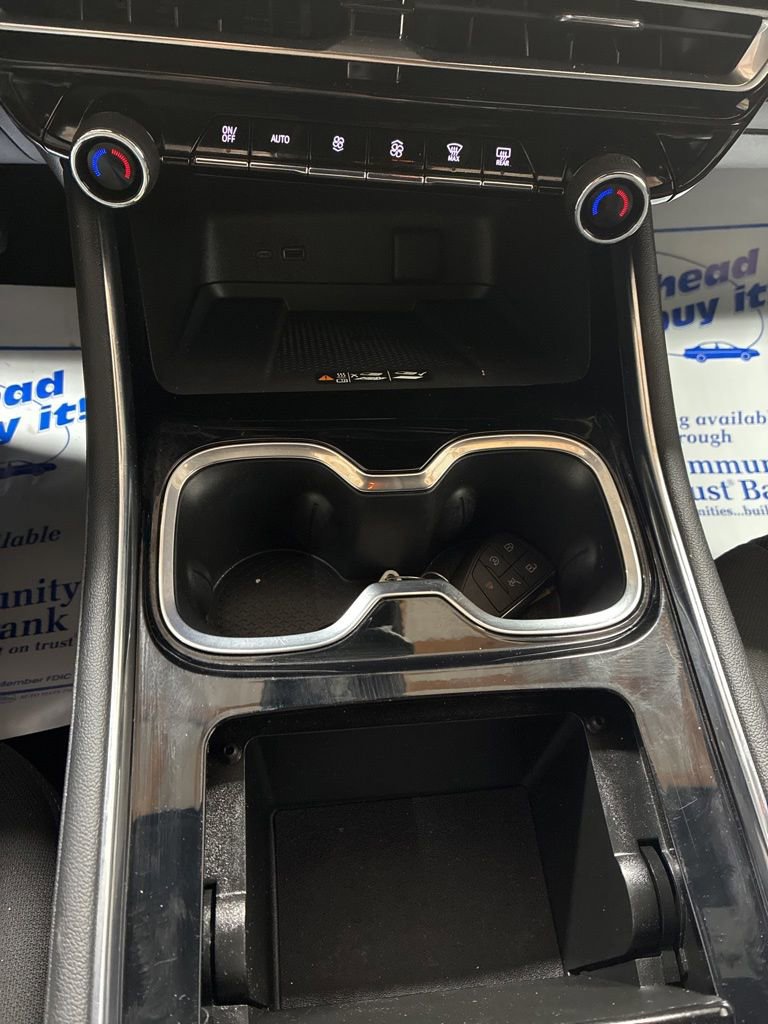 Used 2024 Chevrolet Traverse LT w/ LPO, Floor Liner Package AWD/4WD image 15