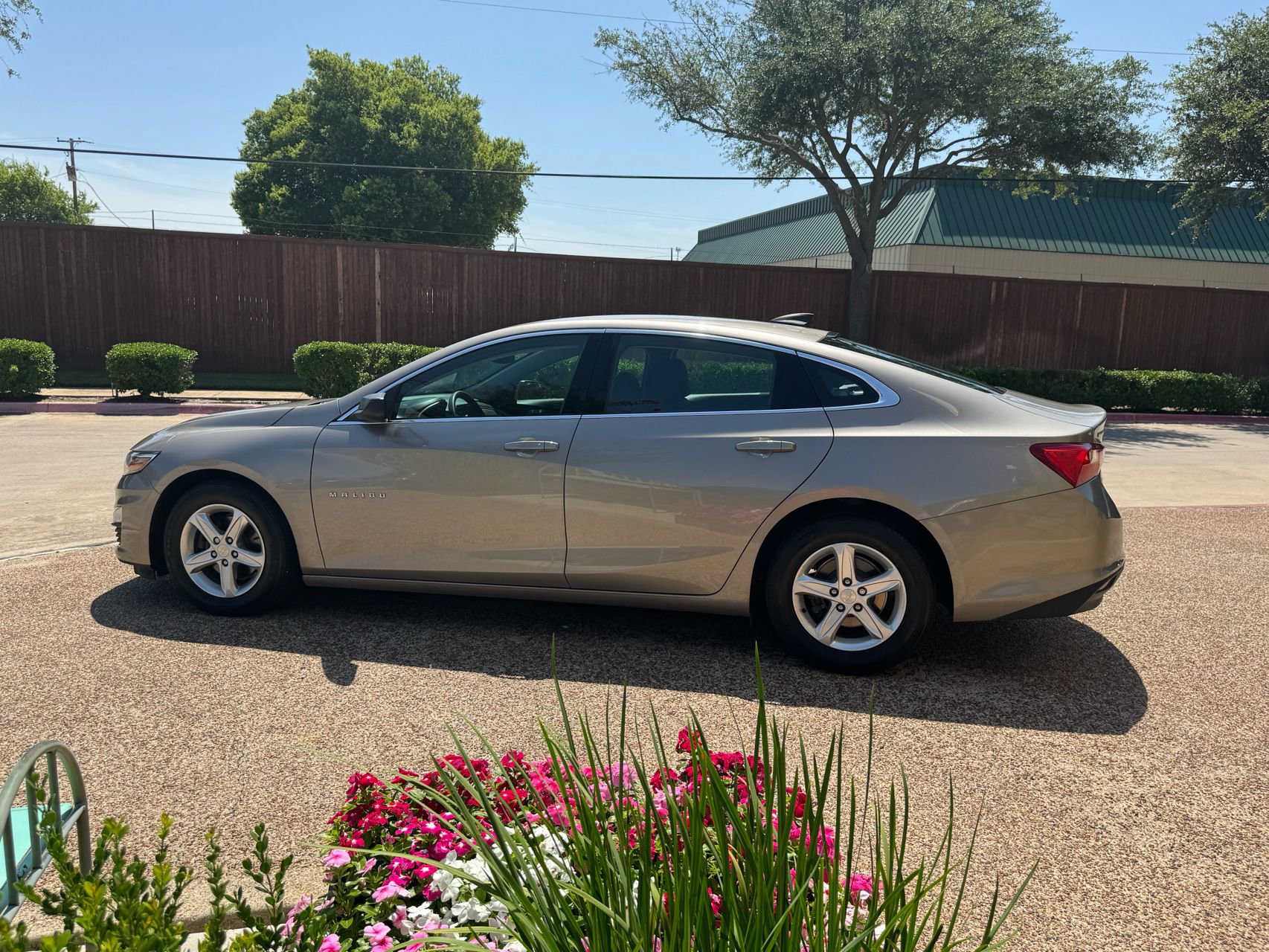 Used 2022 Chevrolet Malibu LS FWD image 11