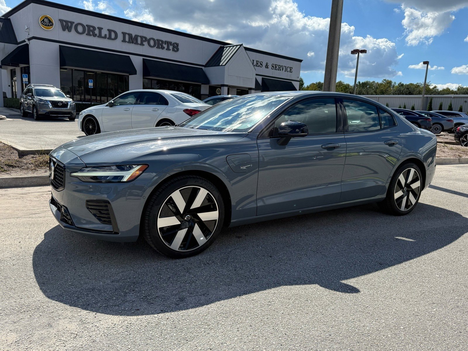 Used 2024 Volvo S60 T8 Plus w/ Climate Package image 9