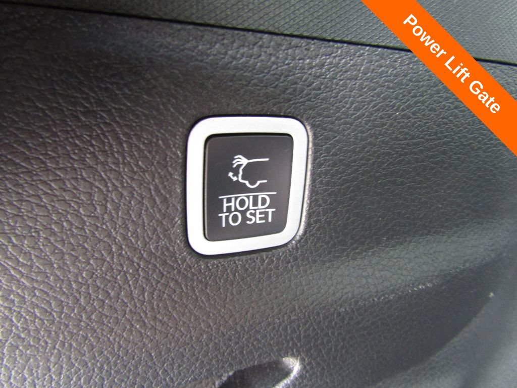 Used 2025 Jeep Wagoneer L Series II AWD/4WD image 23