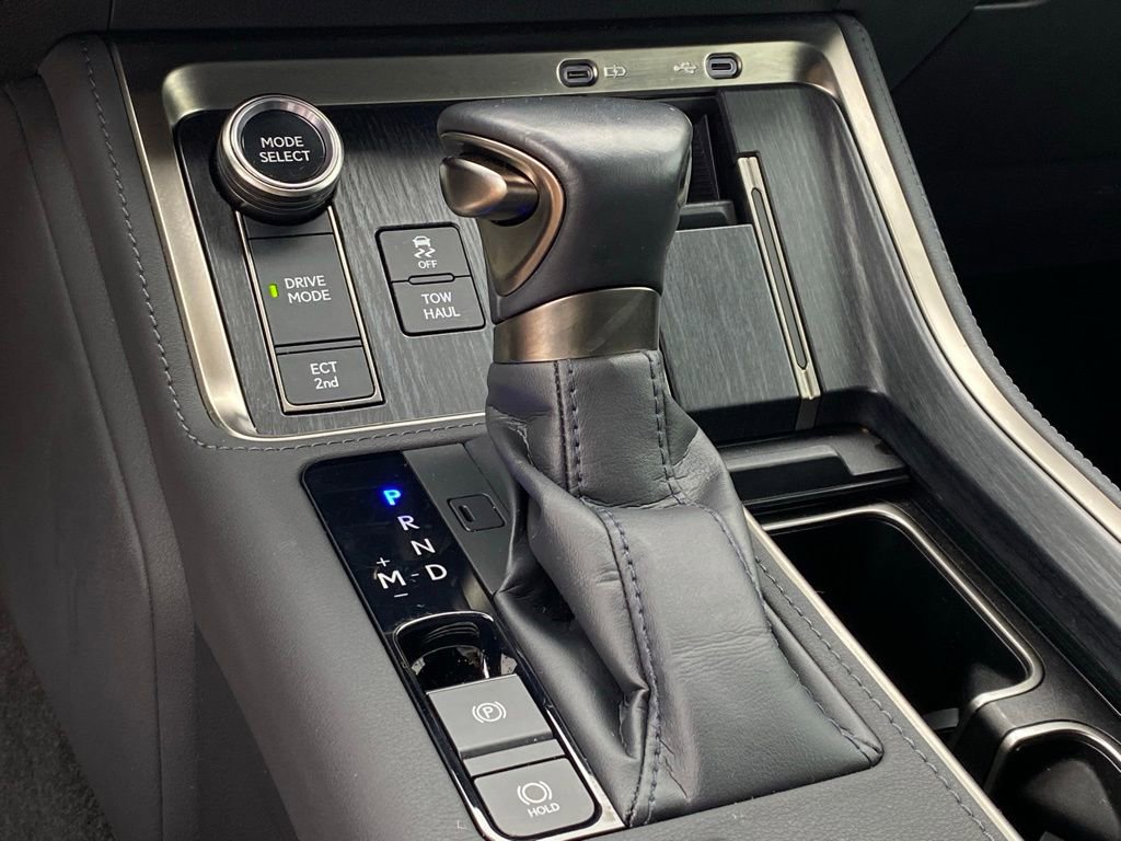 Used 2024 Lexus GX 550 w/ Accessory Package (2T) image 22