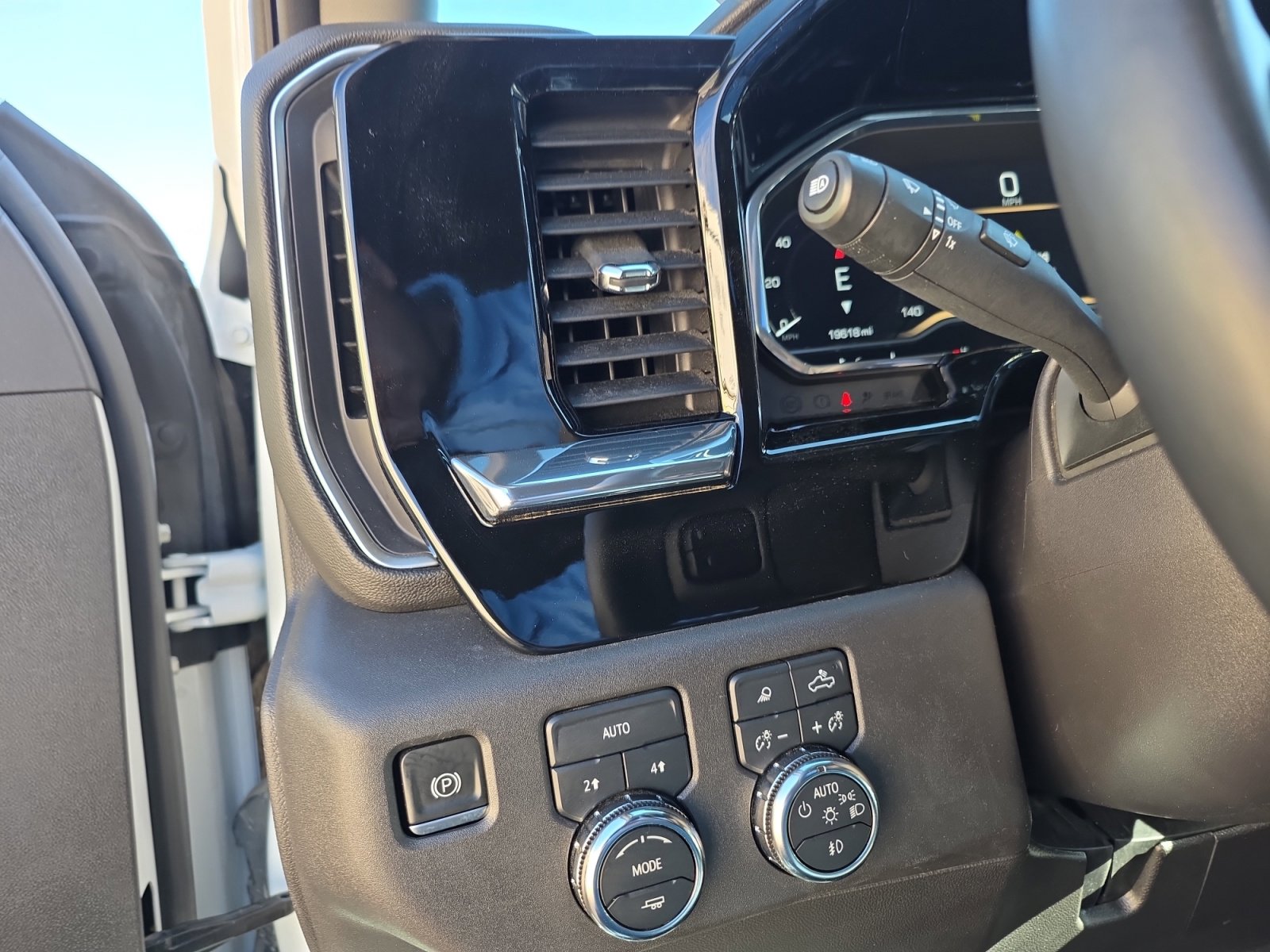Used 2024 GMC Sierra 1500 SLT image 22
