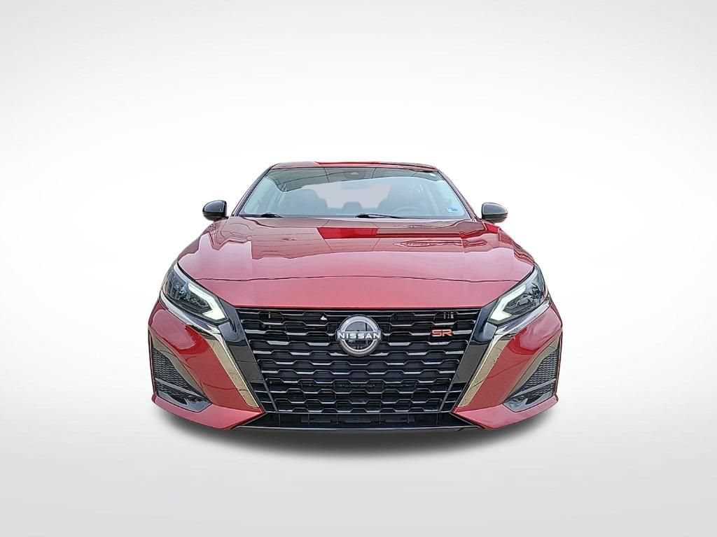 Used 2024 Nissan Altima 2.5 SR FWD image 8