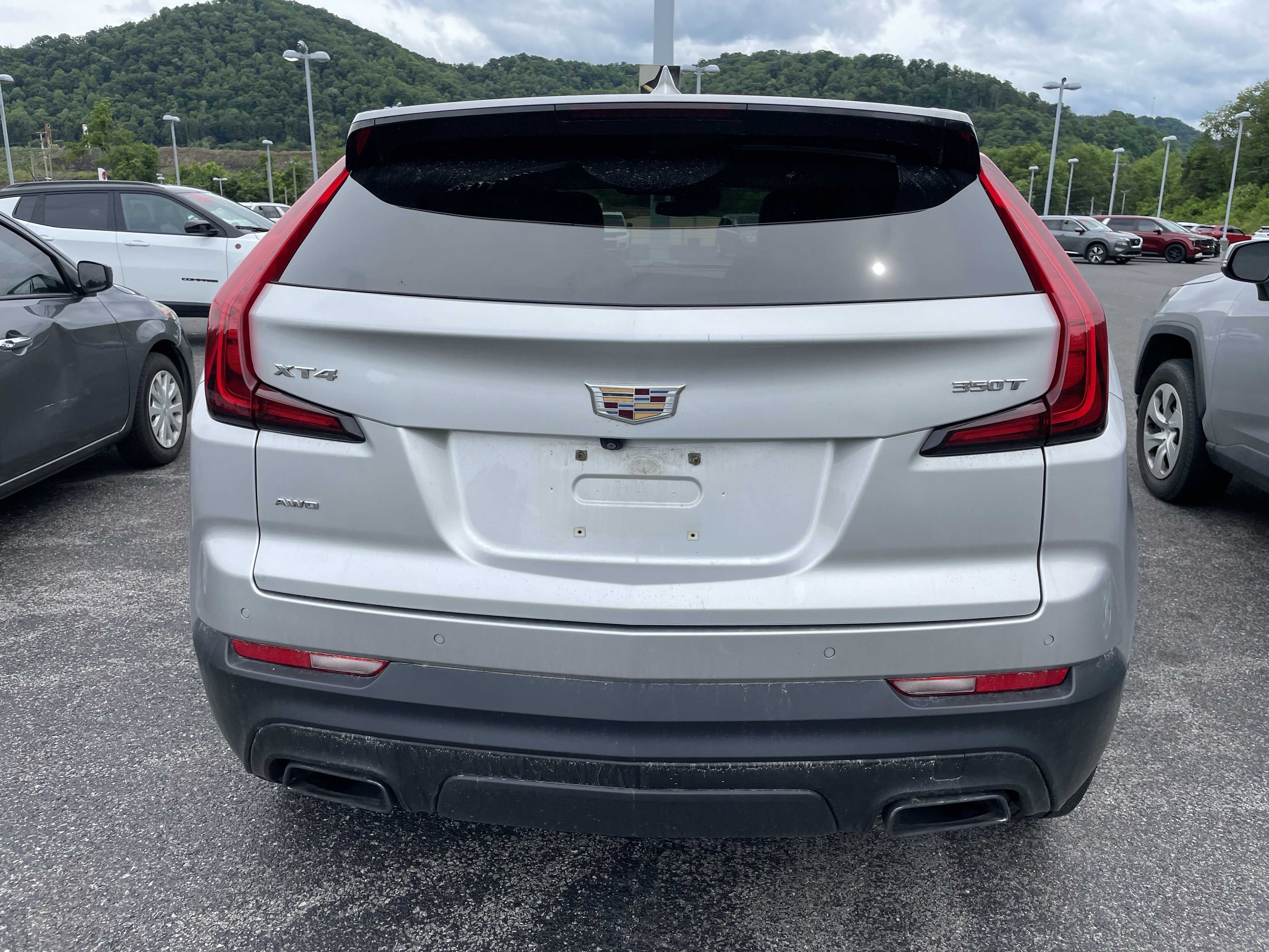 Used 2020 Cadillac XT4 Luxury w/ Cold Weather Package AWD/4WD image 3