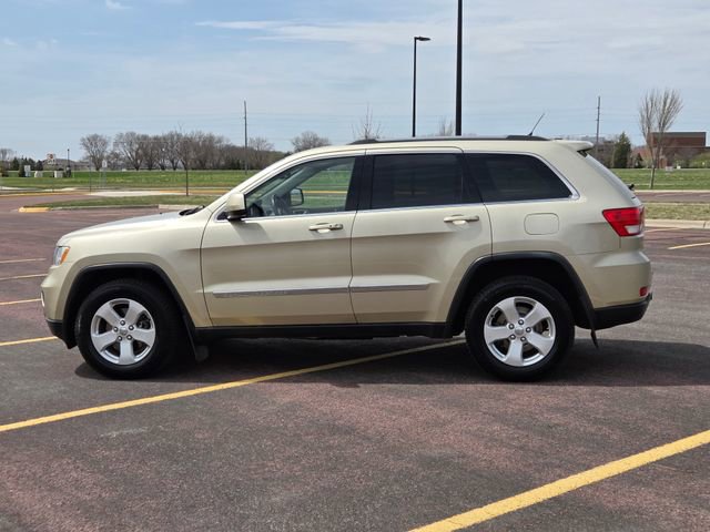 Used 2011 Jeep Grand Cherokee Laredo AWD/4WD image 7