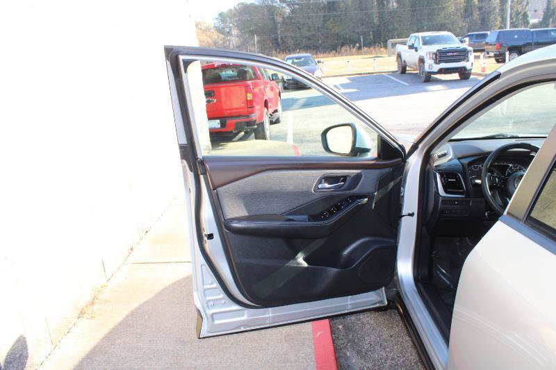 Used 2022 Nissan Rogue SV AWD/4WD image 20