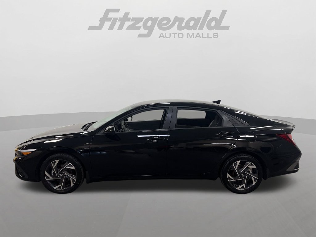 Used 2025 Hyundai Elantra Sport FWD image 2