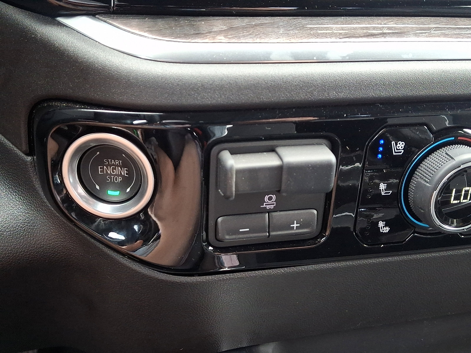 Certified 2024 Chevrolet Silverado 2500 LTZ w/ LTZ Convenience Package AWD/4WD image 24