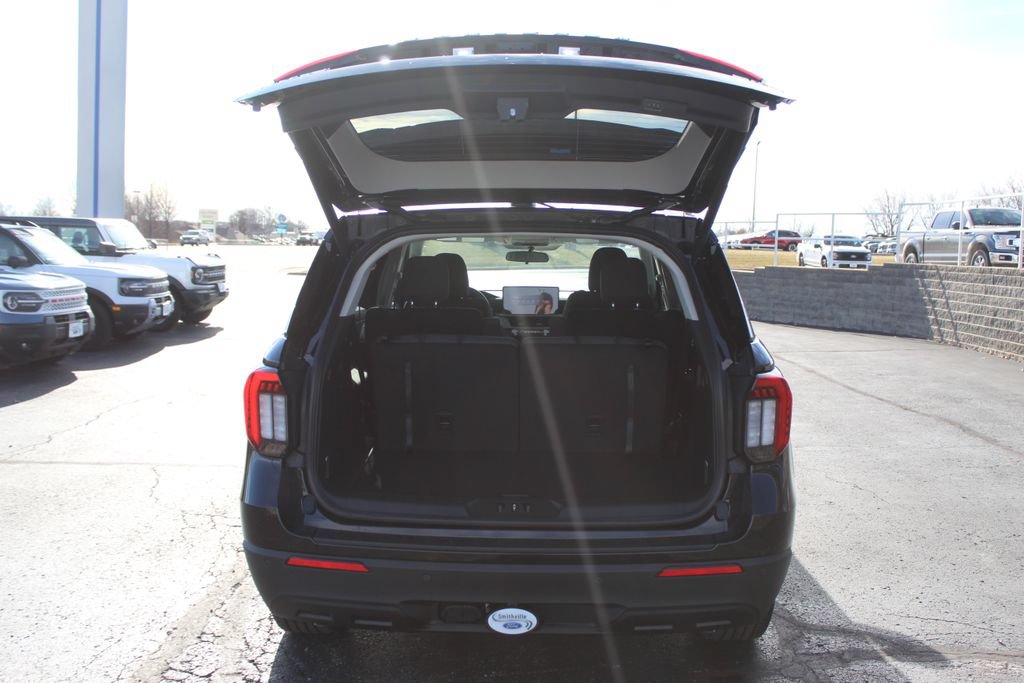 New 2026 Ford Explorer Active AWD/4WD image 17