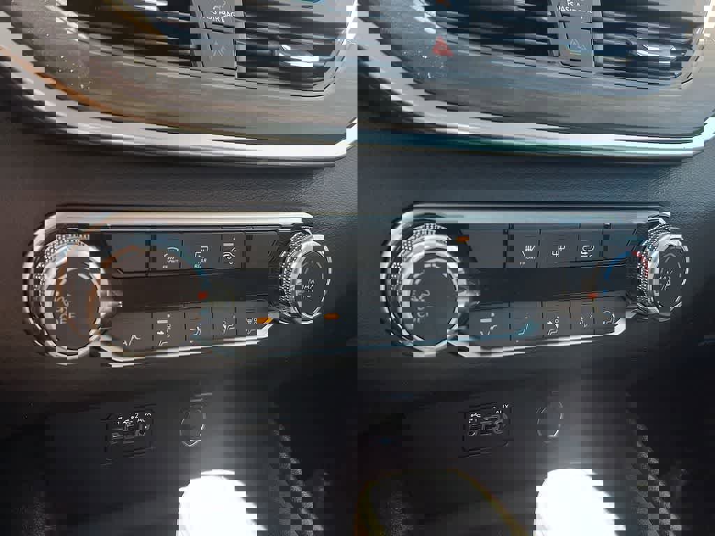 Used 2025 Nissan Altima 2.5 SV image 14