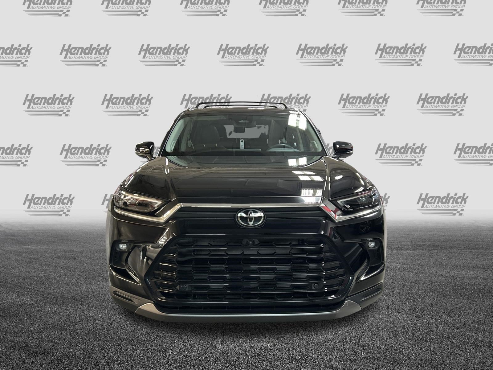 Used 2024 Toyota Grand Highlander AWD image 3