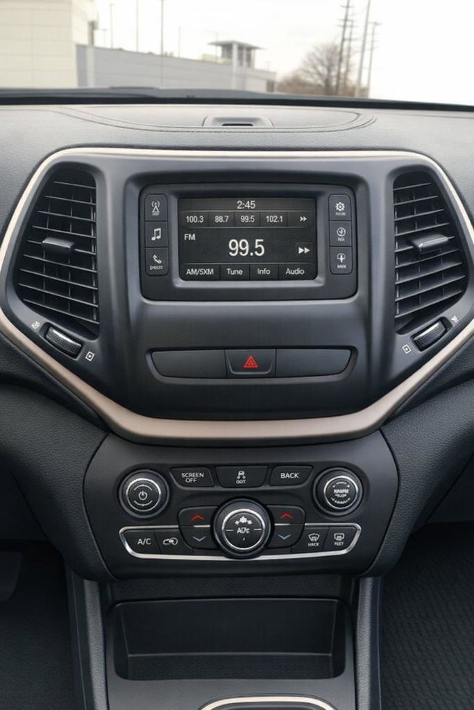 Used 2016 Jeep Cherokee Latitude w/ Cold Weather Group image 7